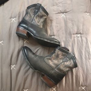 Ariat Unbrindled short black boot zipper